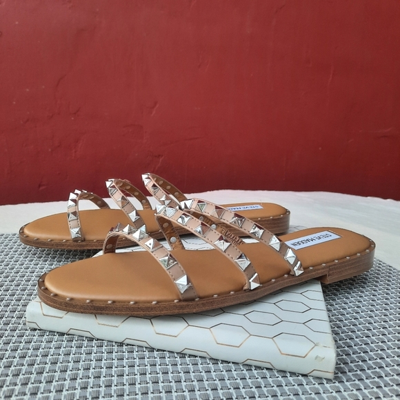 Steve Madden Lodell Rock Stud Flat Sandals Taupe Silver 8 NEW Blogger Fave - Picture 2 of 14